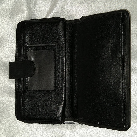 Buxton Women's clutch - Picture 3 of 7